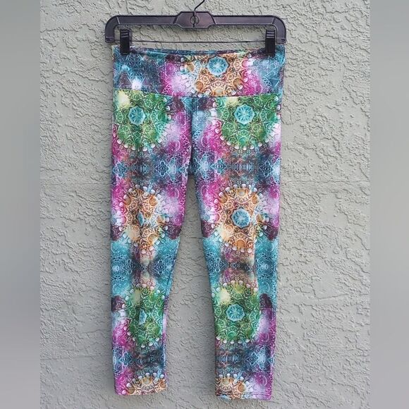 EUC FLEX Kaleidoscope Rainbow Geometric Boho Capri Yoga Pants Small/Medium - Picture 1 of 7